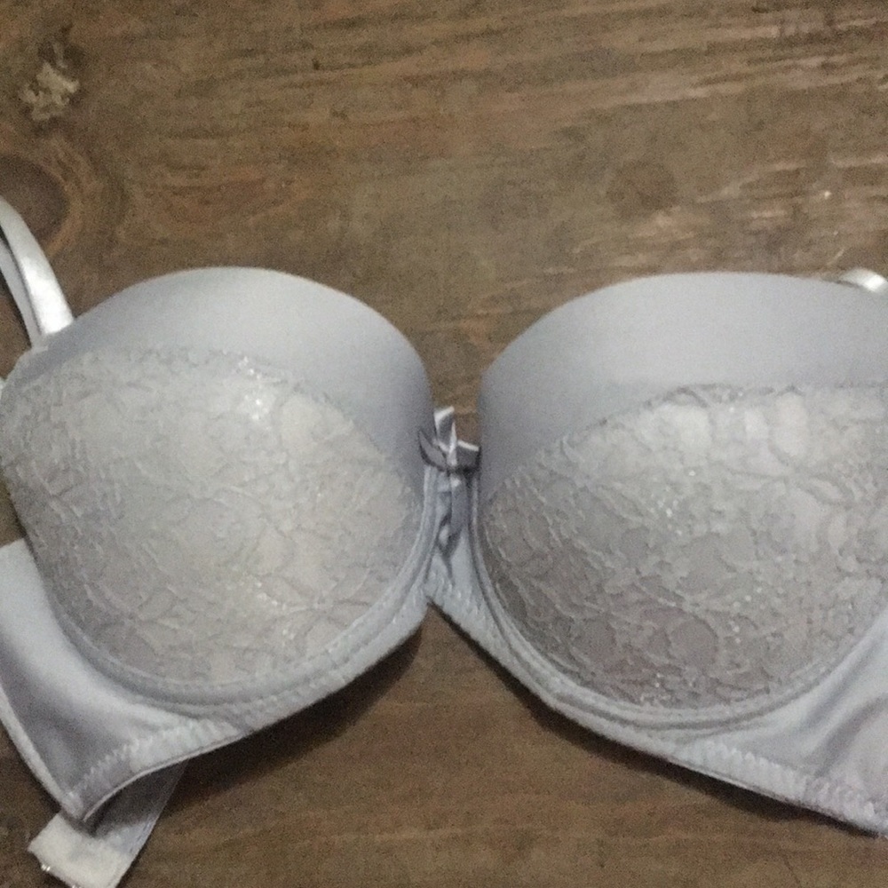 Bras - Picture 2 of 3